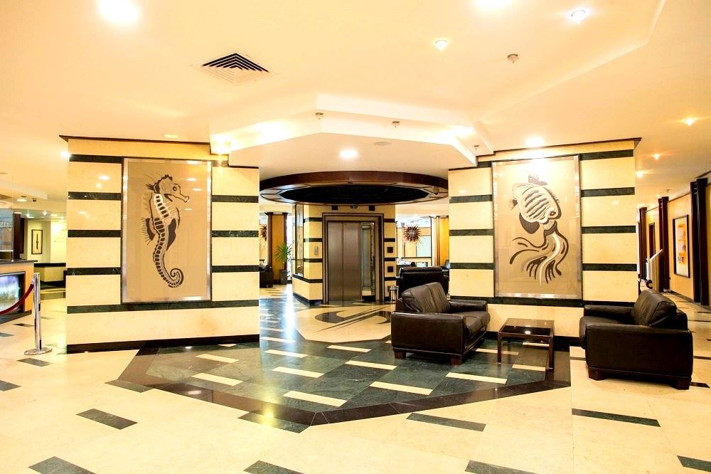 Zwei-Zimmer-Wohnung (mit einem Schlafzimmer) in erster Meereslinie in Ravda – Luxus, Natur und beeindruckender Poolblick