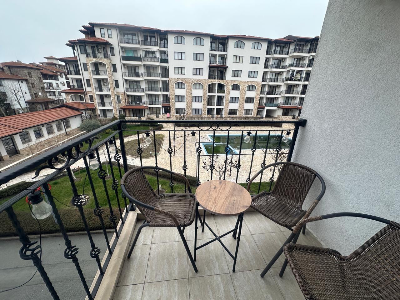 Geräumiges Studio mit Poolblick in Nessebar – eine ausgezeichnete Investition und gemütliches Zuhause am Meer