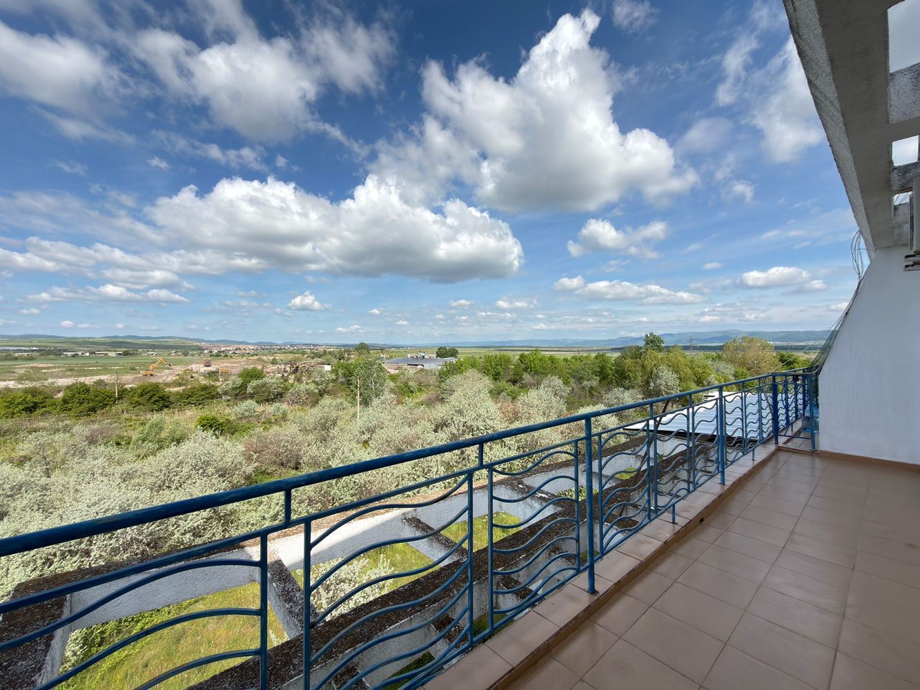 Geräumige Vierzimmer-Maisonettewohnung mit Panoramablick – Komfort und Stil im Herzen der Ruhe
