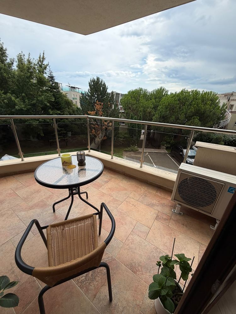 Stilvolle Wohnung mit einem Schlafzimmer in einer prestigeträchtigen Anlage in Sveti Vlas – bezugsfertig und mit vollständigen Unterlagen für eine schnelle Transaktion