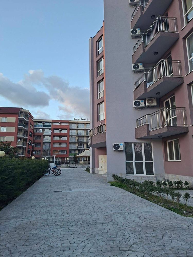 Stilvolle Zwei-Zimmer-Wohnung mit niedriger Wartungsgebühr in Sunny Beach – Komfort, Sicherheit und hervorragende Investition am Meer