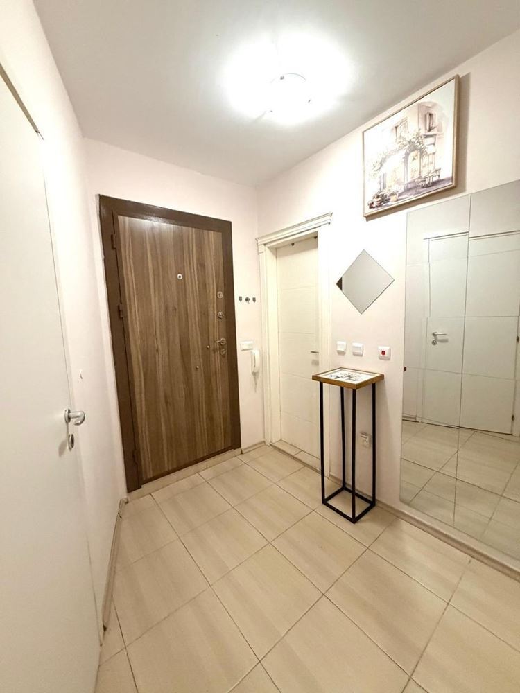Geräumige Wohnung mit zwei Schlafzimmern und eigenem Garten nur 100 Meter vom Strand in Nessebar entfernt