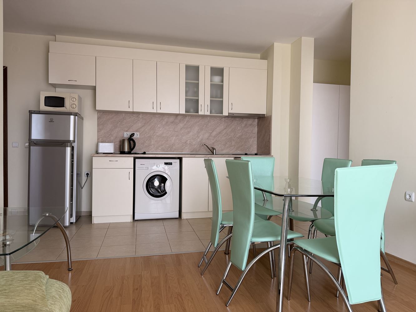 Geräumige Wohnung mit zwei Schlafzimmern in Sonnenstrand – Panoramablick und ruhige Lage