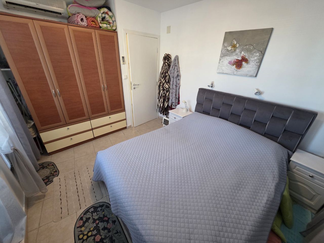 Geräumige Drei-Zimmer-Wohnung in einer gemütlichen Anlage 300 Meter vom Meer in Ravda entfernt
