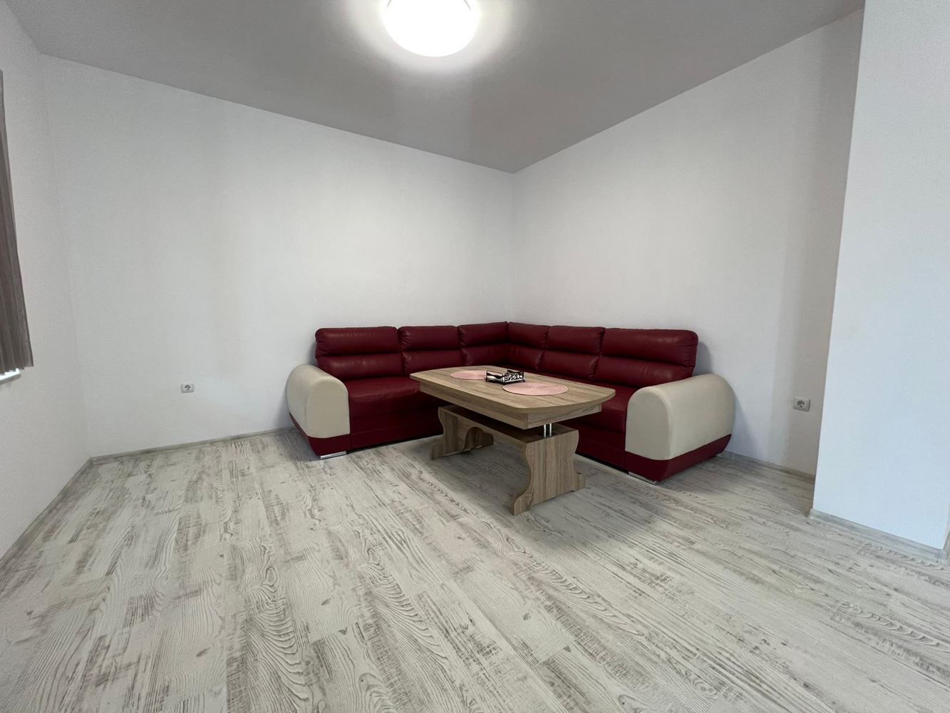 Großzügige Drei-Zimmer-Wohnung (Apartment mit zwei Schlafzimmern) mit großer Terrasse und Parkplatz in Sozopol – nahe Harmani-Strand