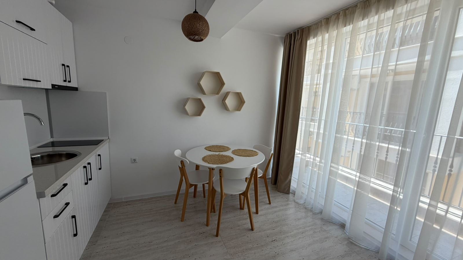 Wunderschönes, geräumiges Studio mit Meerblick nur 100 m vom Strand in Sveti Vlas