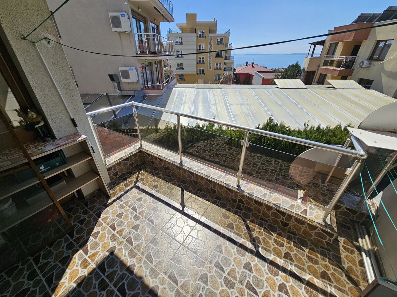 Einzimmerwohnung mit Meerblick in Sveti Vlas – Prestige, Komfort und Lage 100 m vom Strand entfernt. Mit Parkplatz in der Anlage