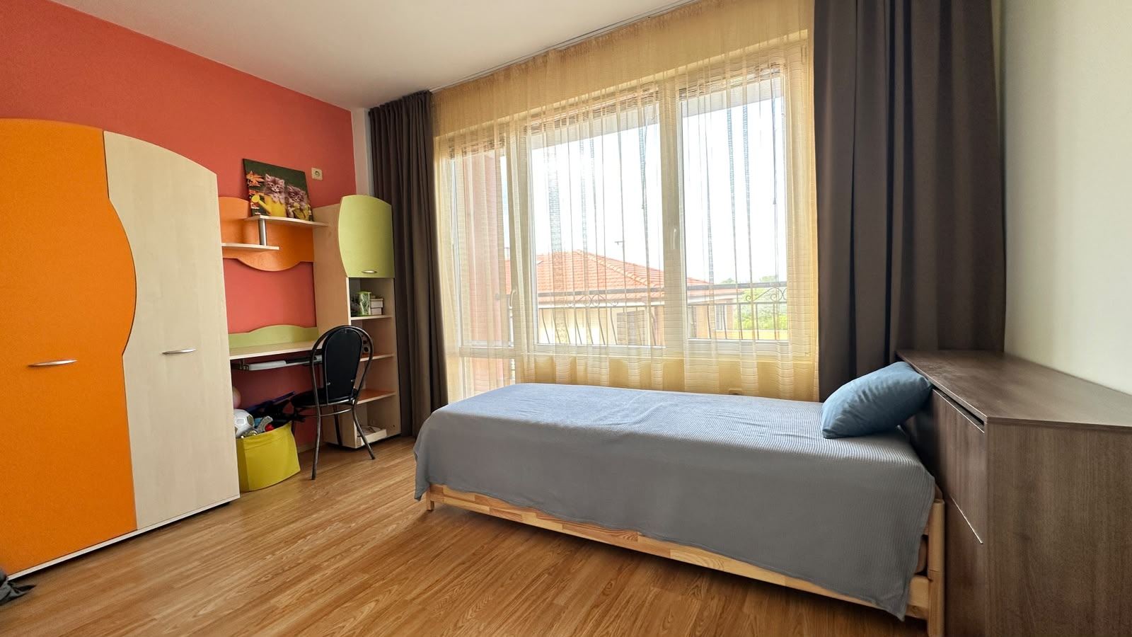 Helle Drei-Zimmer-Wohnung in ruhiger Lage in Nessebar mit niedriger Instandhaltungsgebühr