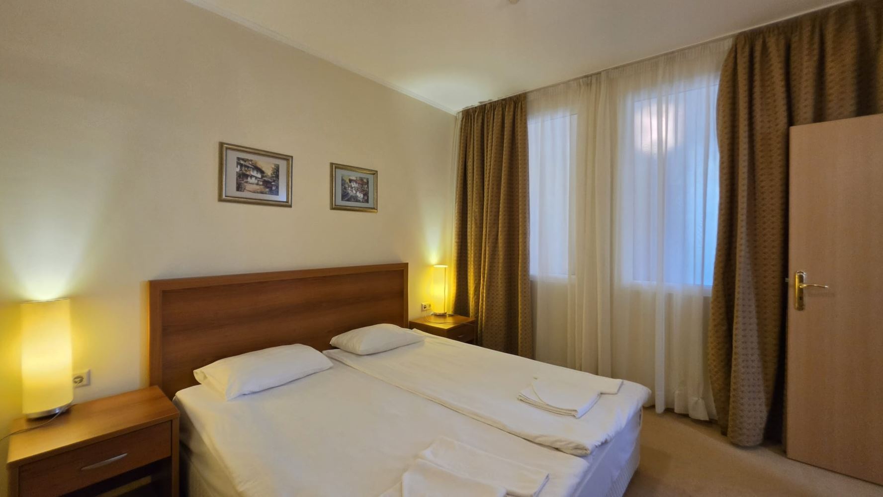 Geräumige 2-Zimmer-Wohnung mit einem Schlafzimmer in erster Meereslinie in Pomorie