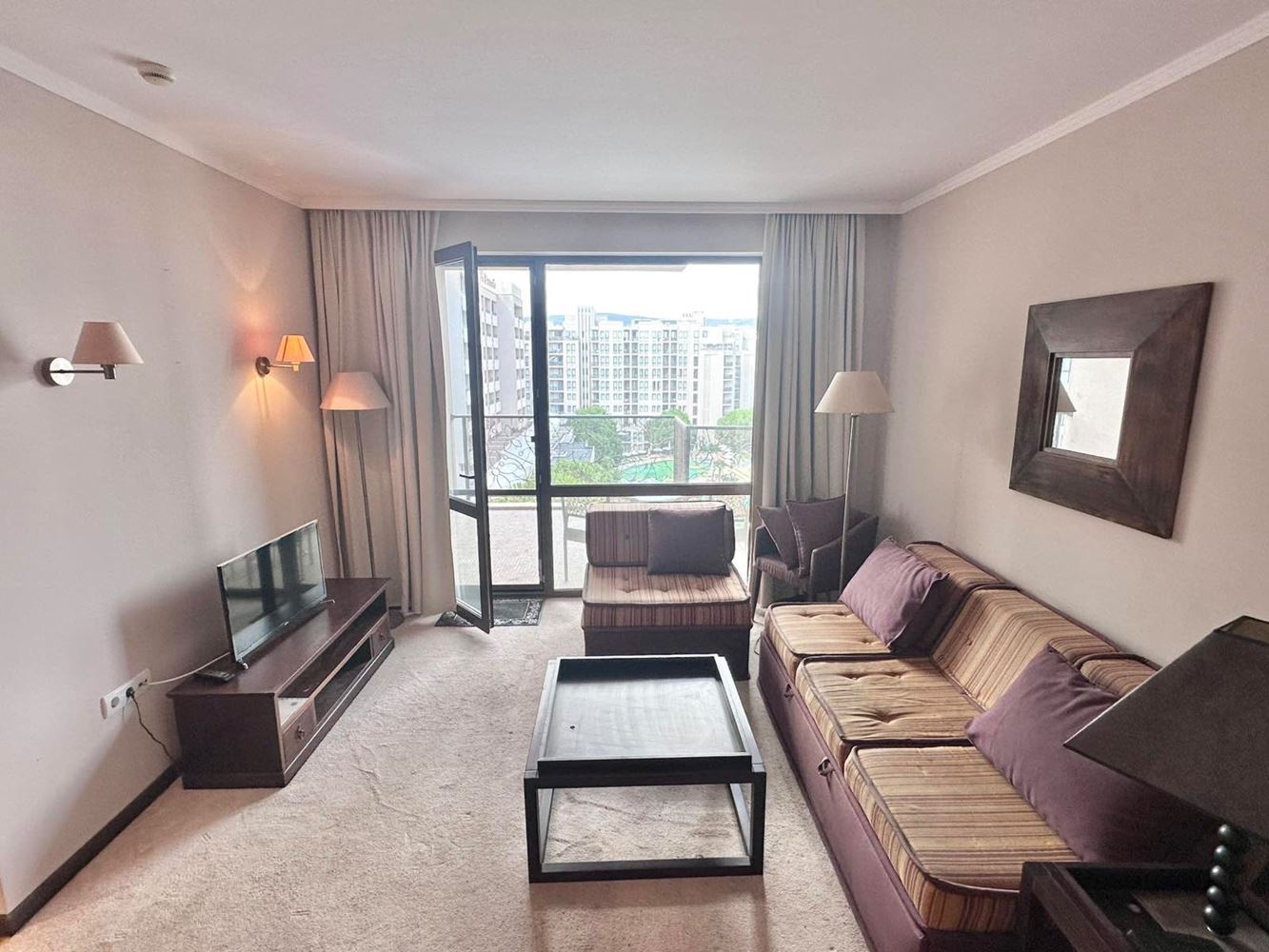 Luxuriöse Wohnung mit einem Schlafzimmer und Panoramablick auf das Meer in einer prestigeträchtigen Wohnanlage in Sonnenstrand