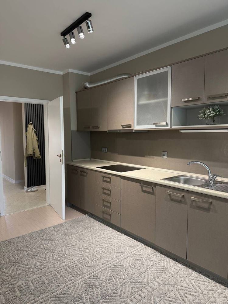 Geräumige Wohnung mit zwei Schlafzimmern und Meerblick in erster Linie in Ravda