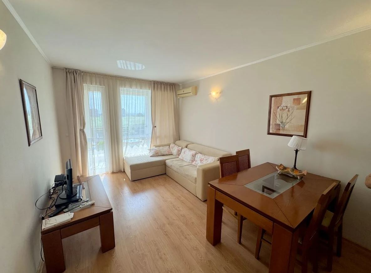 Zweizimmerwohnung mit Meerblick in einer geschlossenen Anlage in Ravda – 200 m vom Meer entfernt