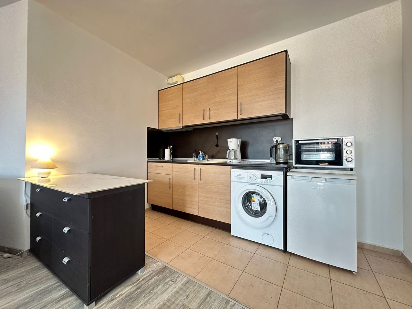 Wohnung mit einem Schlafzimmer in erster Meereslinie in Aheloy – Meeresatmosphäre, luxuriöse Annehmlichkeiten und fertige Unterlagen für den Kaufabschluss