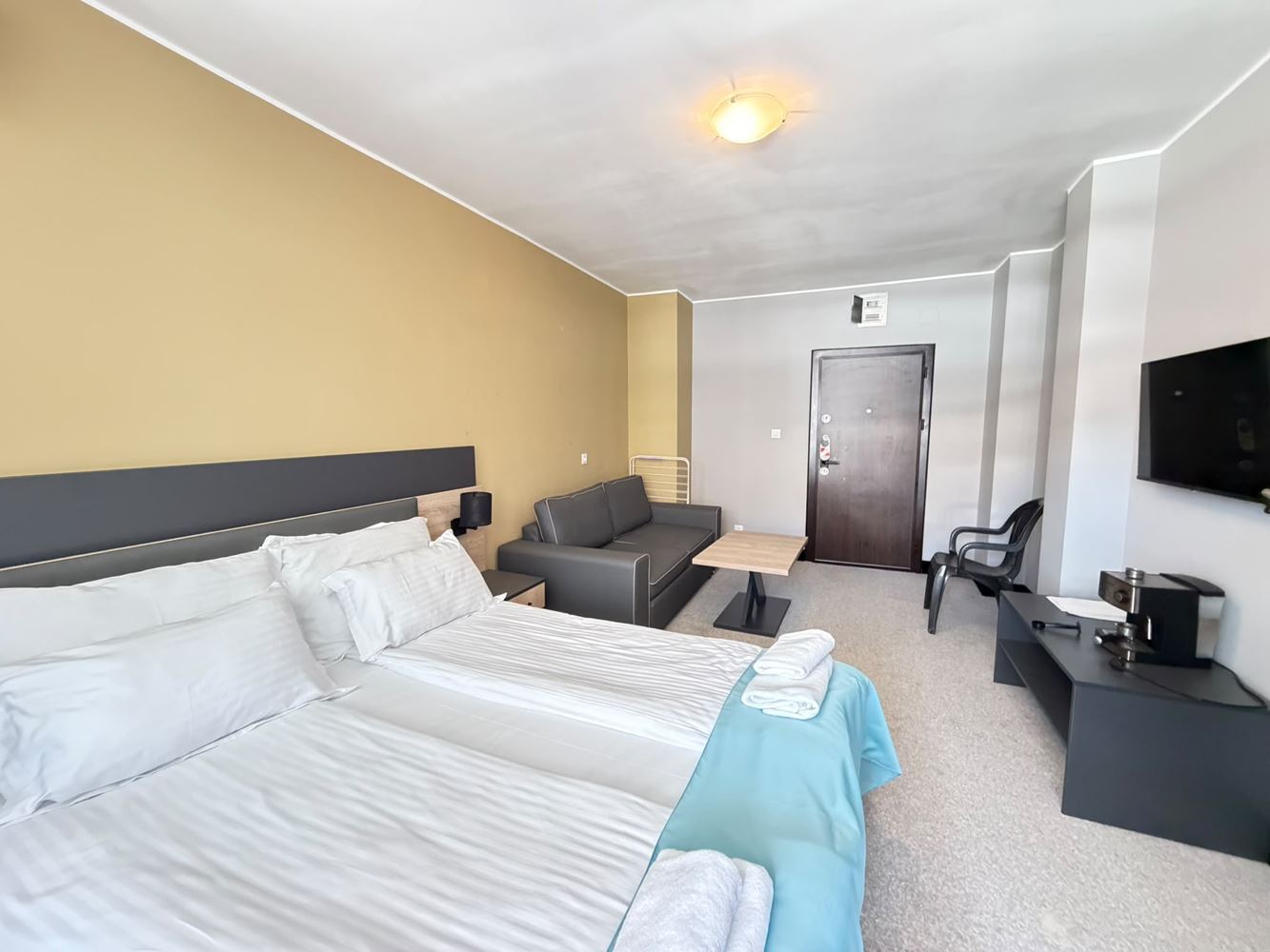 Luxuriöse Wohnung in erster Meereslinie in Sonnenstrand mit frontalem Meerblick