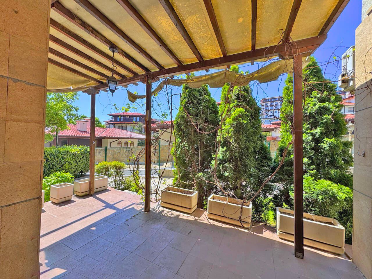 2-Zimmer-Wohnung in erster Meereslinie in einem Premium-Komplex in Sveti Vlas