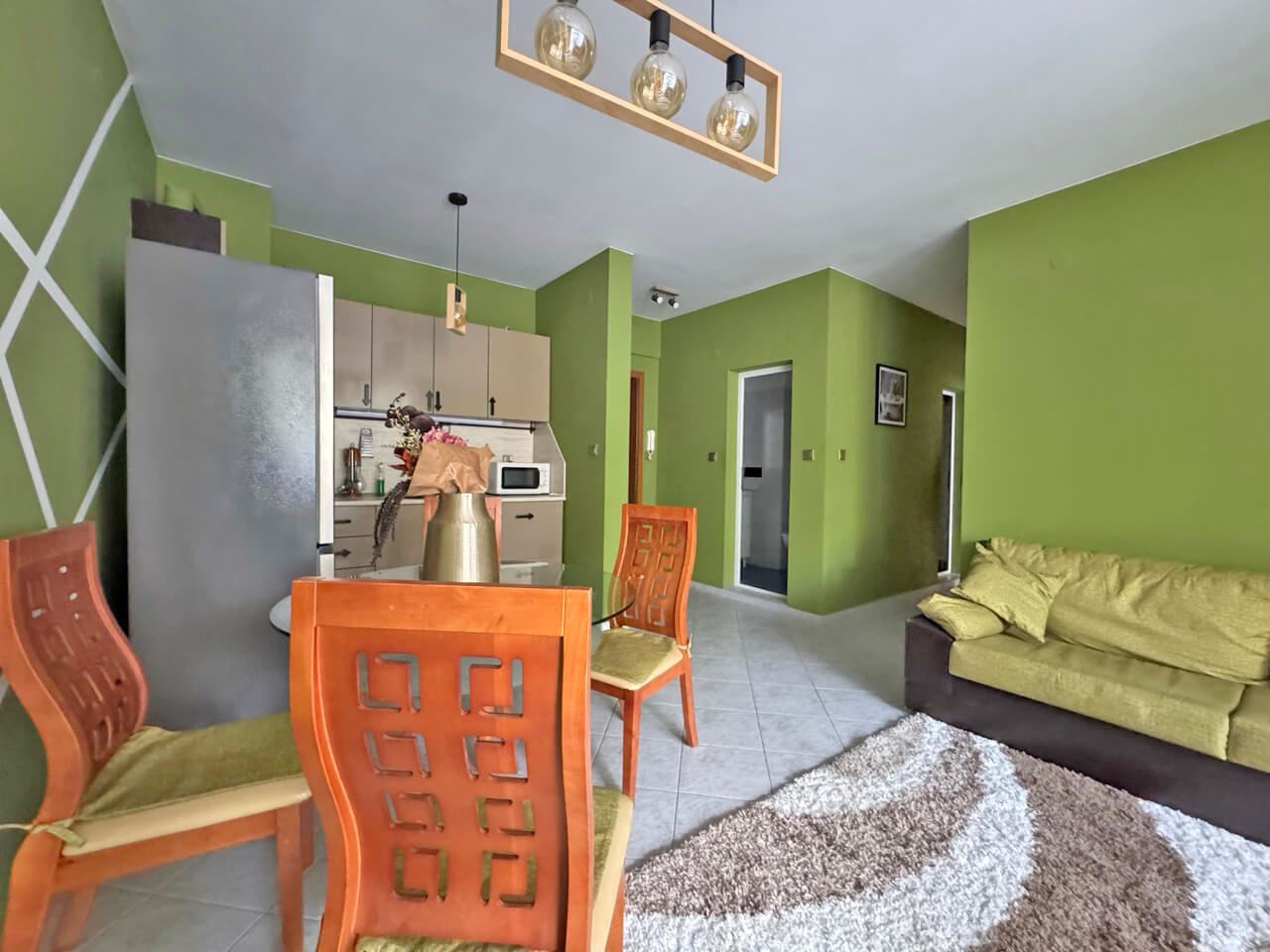 Geräumige Drei-Zimmer-Wohnung mit Poolblick in Sonnenstrand