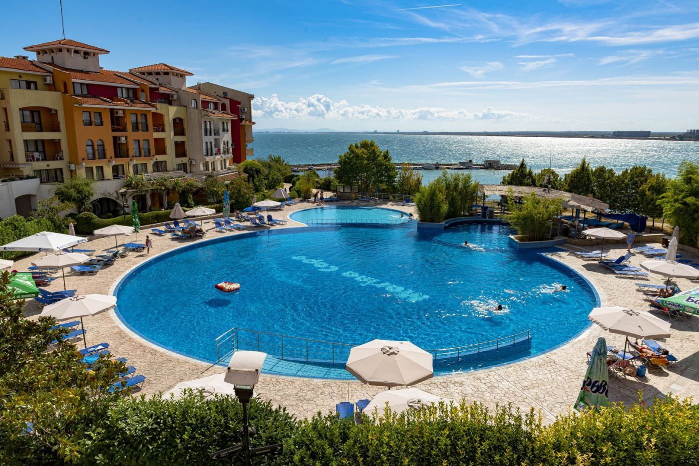 Geräumige Drei-Zimmer-Wohnung mit direktem Meerblick in Aheloy – Komfort, Luxus und familienfreundliches Wohnen