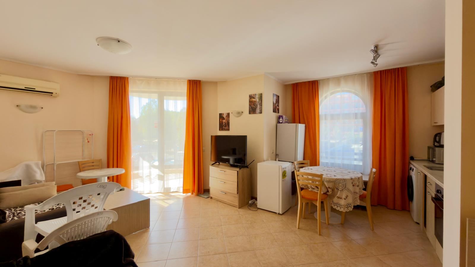 Geräumige Drei-Zimmer-Wohnung in einer luxuriösen Anlage in Sonnenstrand