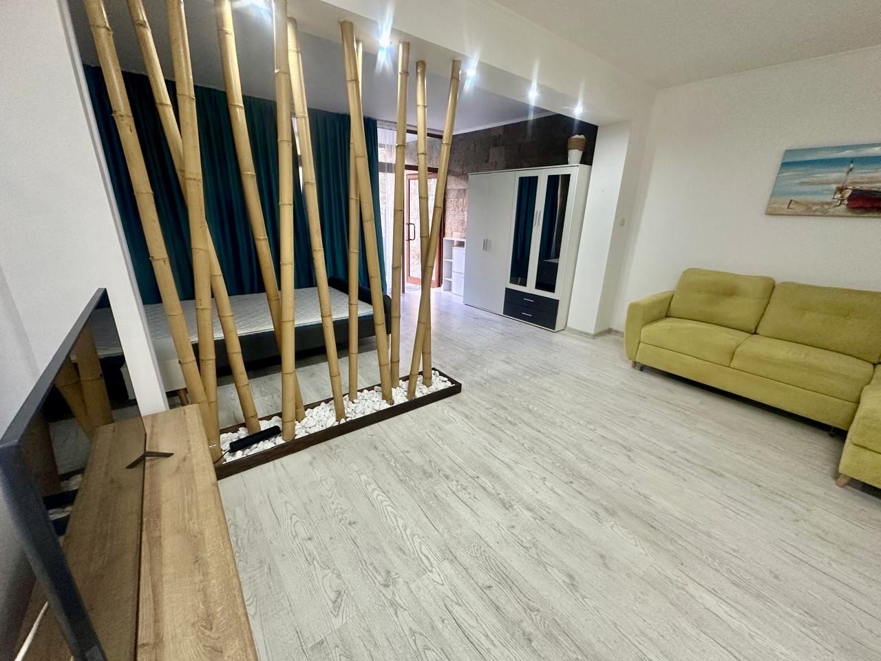 Geräumiges Erdgeschoss-Studio mit Terrasse und Möglichkeit zur Umwandlung in eine Ein-Zimmer-Wohnung – nur 300 m vom Meer