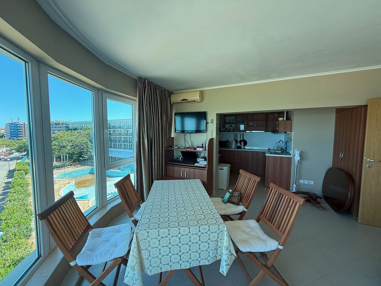 Direkter Meerblick – großzügige 2-Zimmer-Wohnung in erster Meereslinie in Pomorie