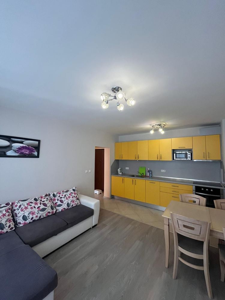 Geräumige 3-Zimmer-Wohnung mit Panoramaterrasse und Meerblick im Herzen von Pomorie