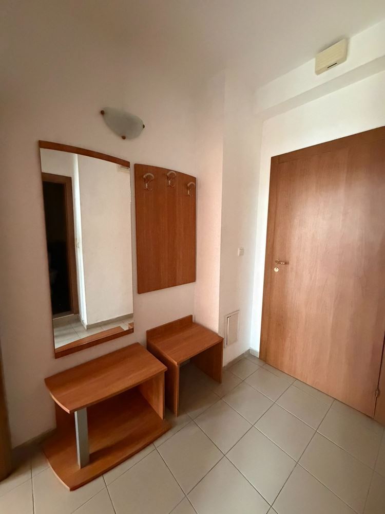 Großzügige 2-Zimmer-Wohnung im obersten Stockwerk in Sonnenstrand mit Swimmingpool und grüner Umgebung