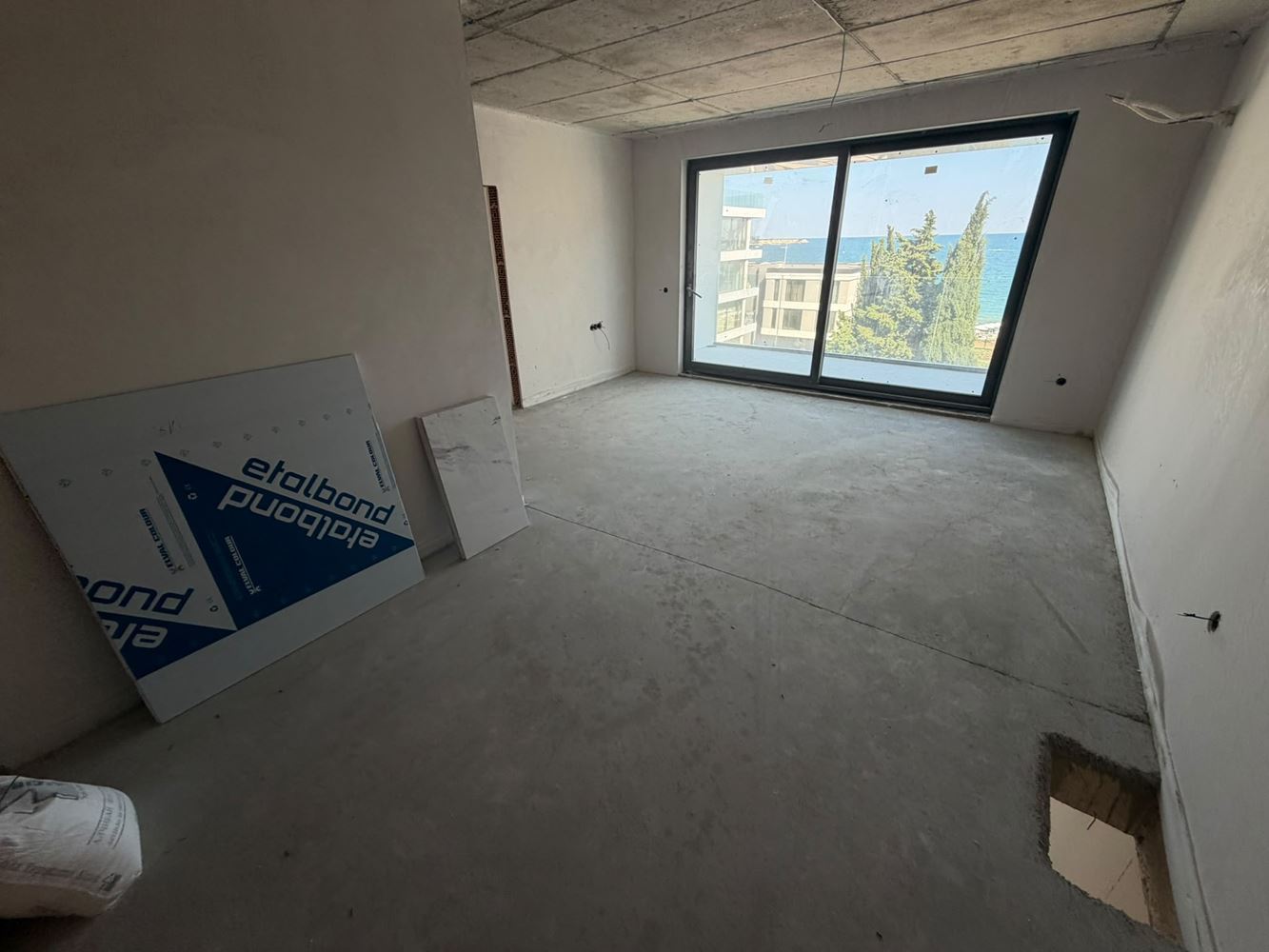 Nagelneue 2-Zimmer-Wohnung mit direktem Panoramameerblick in Ravda – Erstklassiger Komfort und traumhafte Aussicht aus jedem Wohnraum