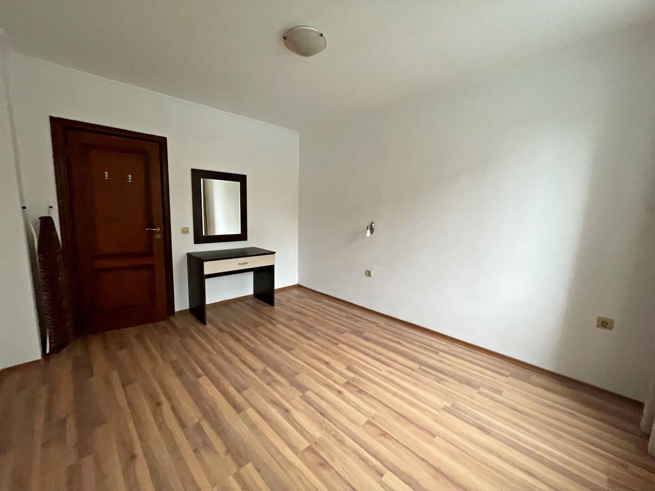 Luxus und Ruhe in erster Meereslinie in Sweti Wlas – großzügige 2-Zimmer-Wohnung mit Blick auf den Pool