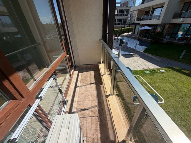 Geräumiges Appartment mit zwei Schlafzimmern in erster Meereslinie mit frontalem Panoramablick auf das Meer