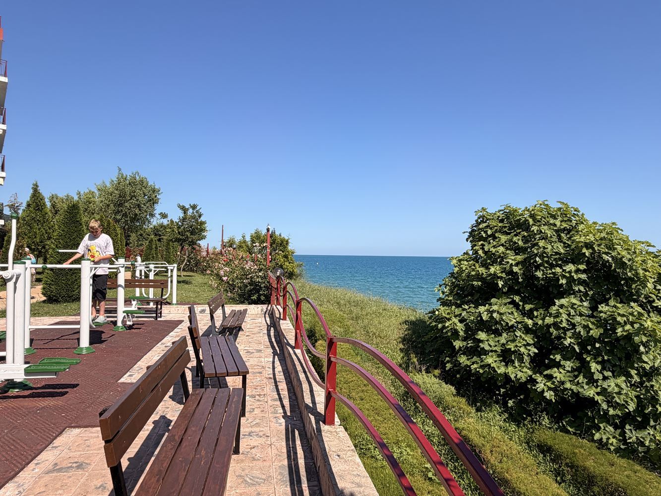Absolute erste Meereslinie in Sveti Vlas! Geräumige Zweizimmerwohnung mit wunderschönem Meerblick