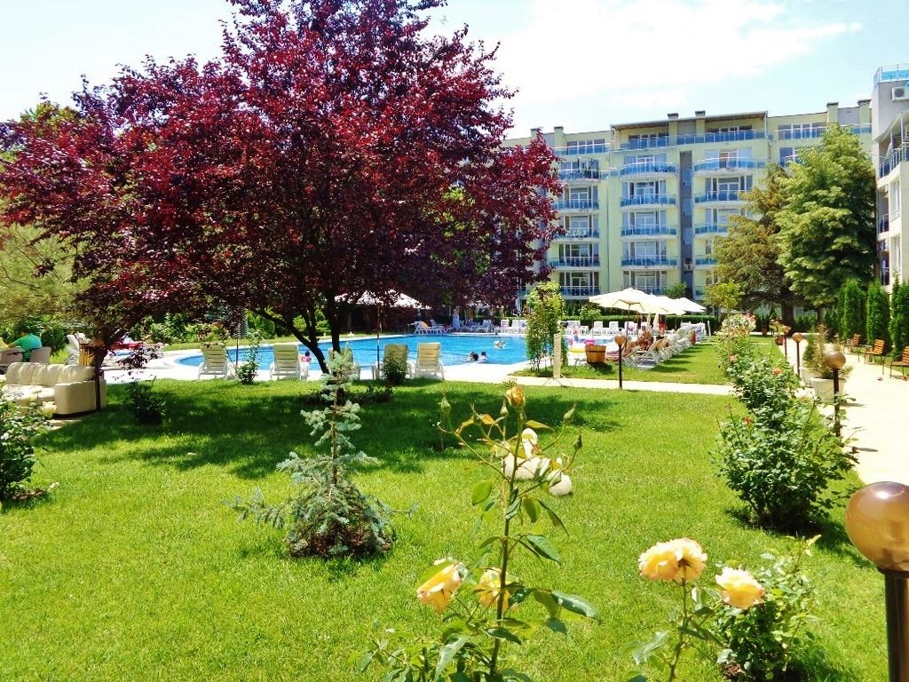 Luxuriöse Drei-Zimmer-Wohnung mit Meerblick in erster Linie in Ravda – 114 m², zwei Terrassen und maximaler Komfort