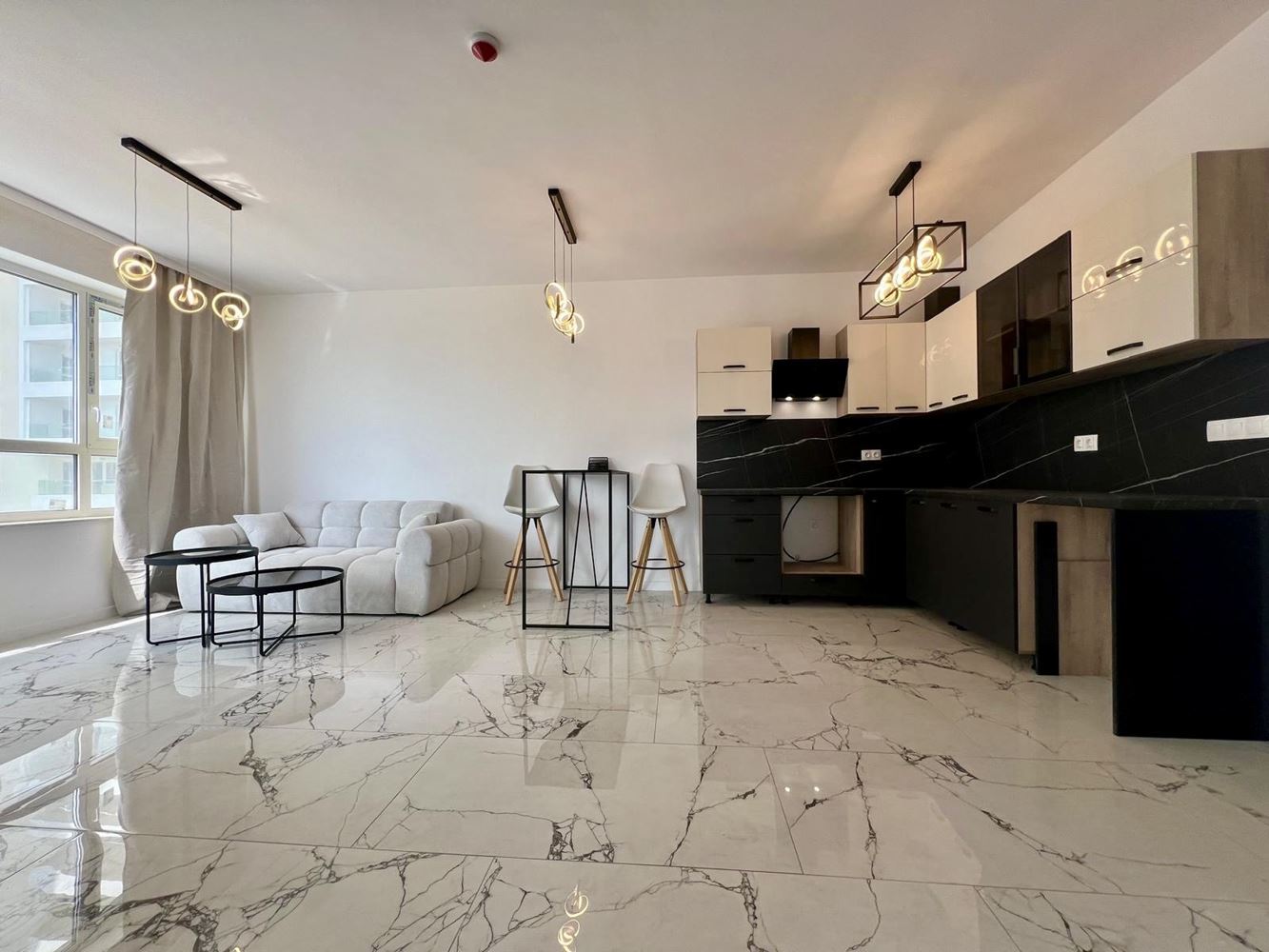 Moderne 2-Zimmer-Wohnung mit Panoramablick in einem renommierten Komplex – bezugsfertig