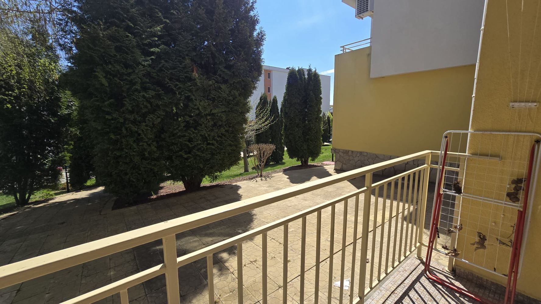 Stilvolle Ein-Zimmer-Wohnung in einer Eliteanlage in Sveti Vlas – Komfort, Ruhe und ganzjährige Nutzung