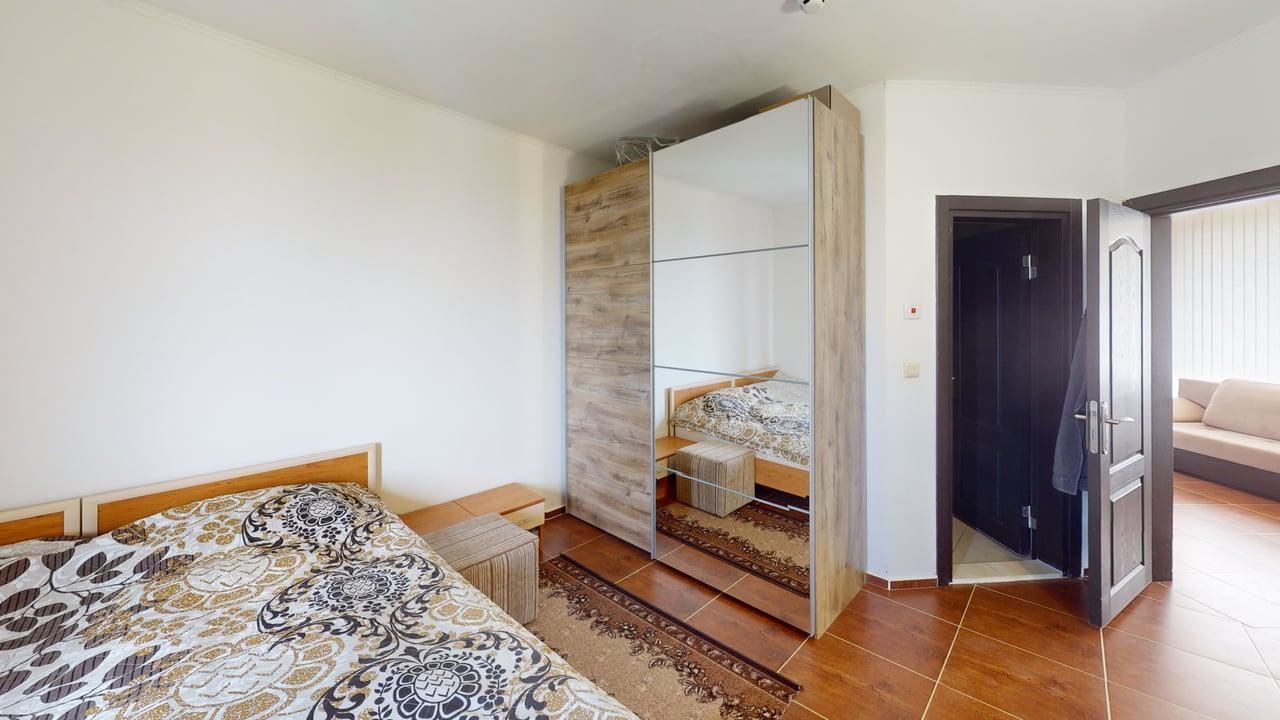 Zweizimmerwohnung mit Panoramablick auf das Meer und die Berge in einer Wohnanlage mit Swimmingpools und SPA-Zentrum