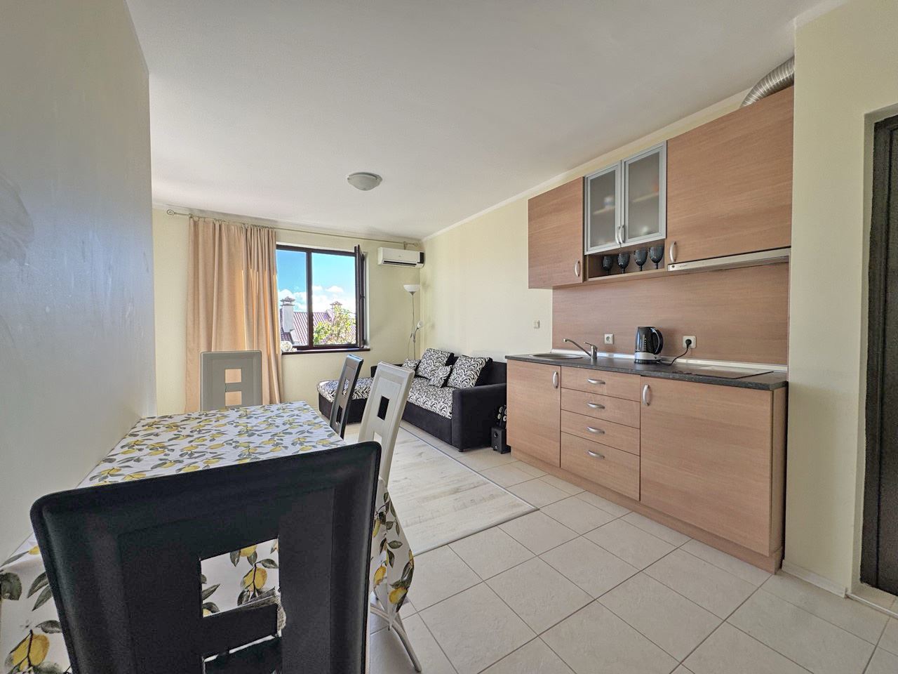 Möblierte Wohnung mit einem Schlafzimmer und einem herrlichen Blick auf Sonnenstrand