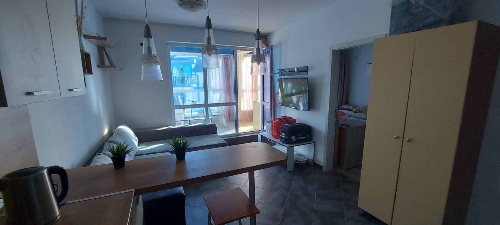 Pomorie – 3-Zimmer-Wohnung mit zwei Schlafzimmern und Meerblick in einer Anlage mit Swimmingpool und Parkplatz
