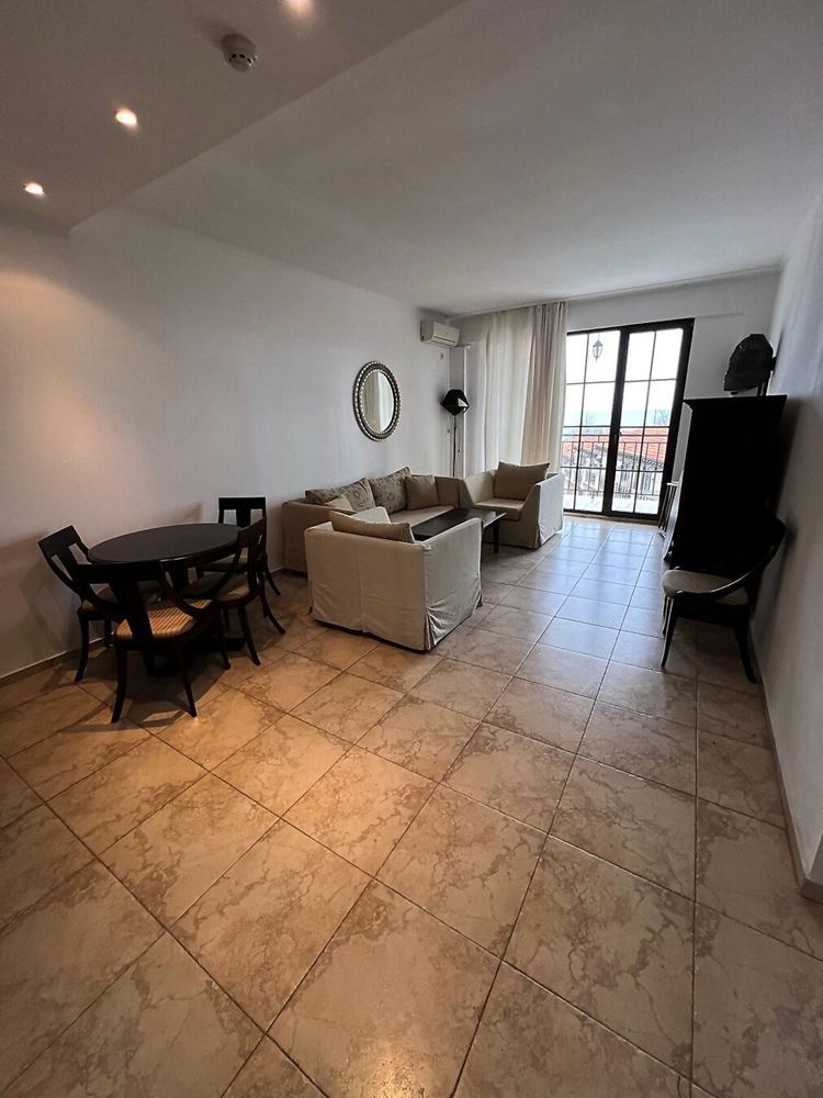 Luxuriöse Drei-Zimmer-Wohnung mit Panoramablick auf das Meer und den Pool – erste Meereslinie in Obzor!