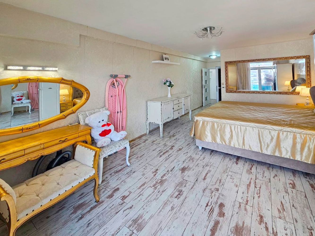 Luxuriöse Drei-Zimmer-Wohnung mit Meerblick in erster Linie in Ravda – 114 m², zwei Terrassen und maximaler Komfort