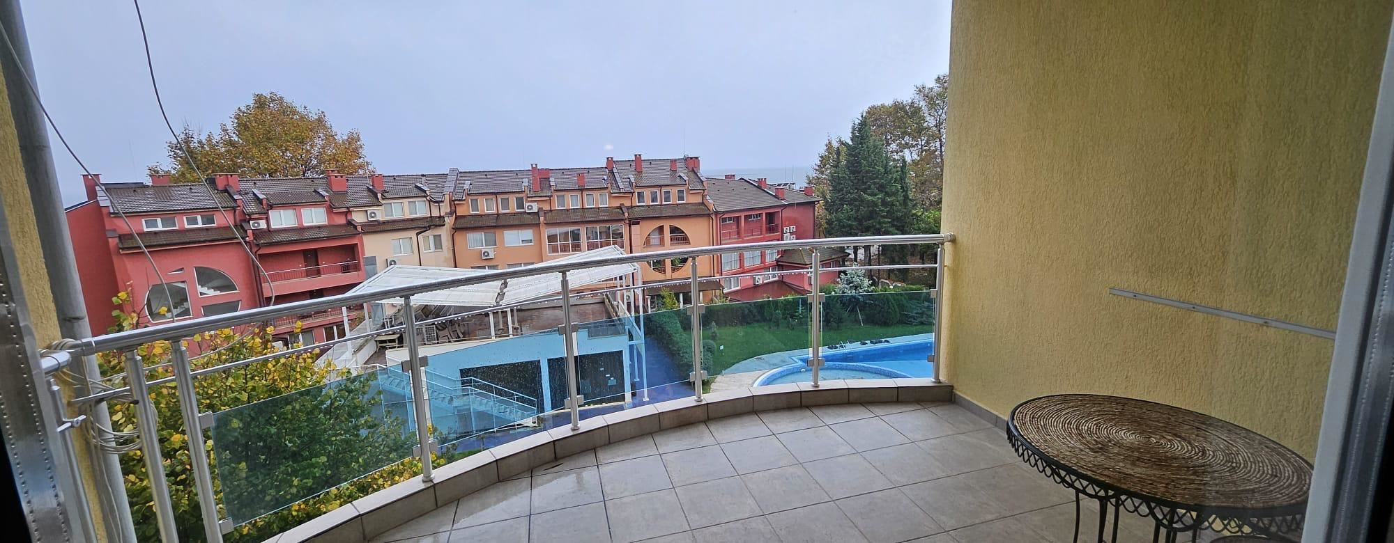 Luxus und Großzügigkeit direkt am Strand – 3-Zimmer-Wohnung in Ravda, nur 50 Meter vom Meer entfernt