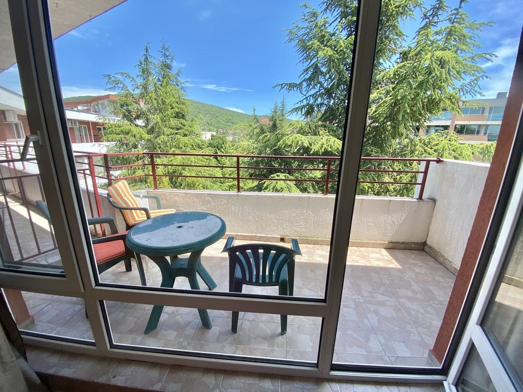 Studio in erster Meereslinie in einer Anlage in Elenite – Meer, Berge und Urlaubskomfort in einem