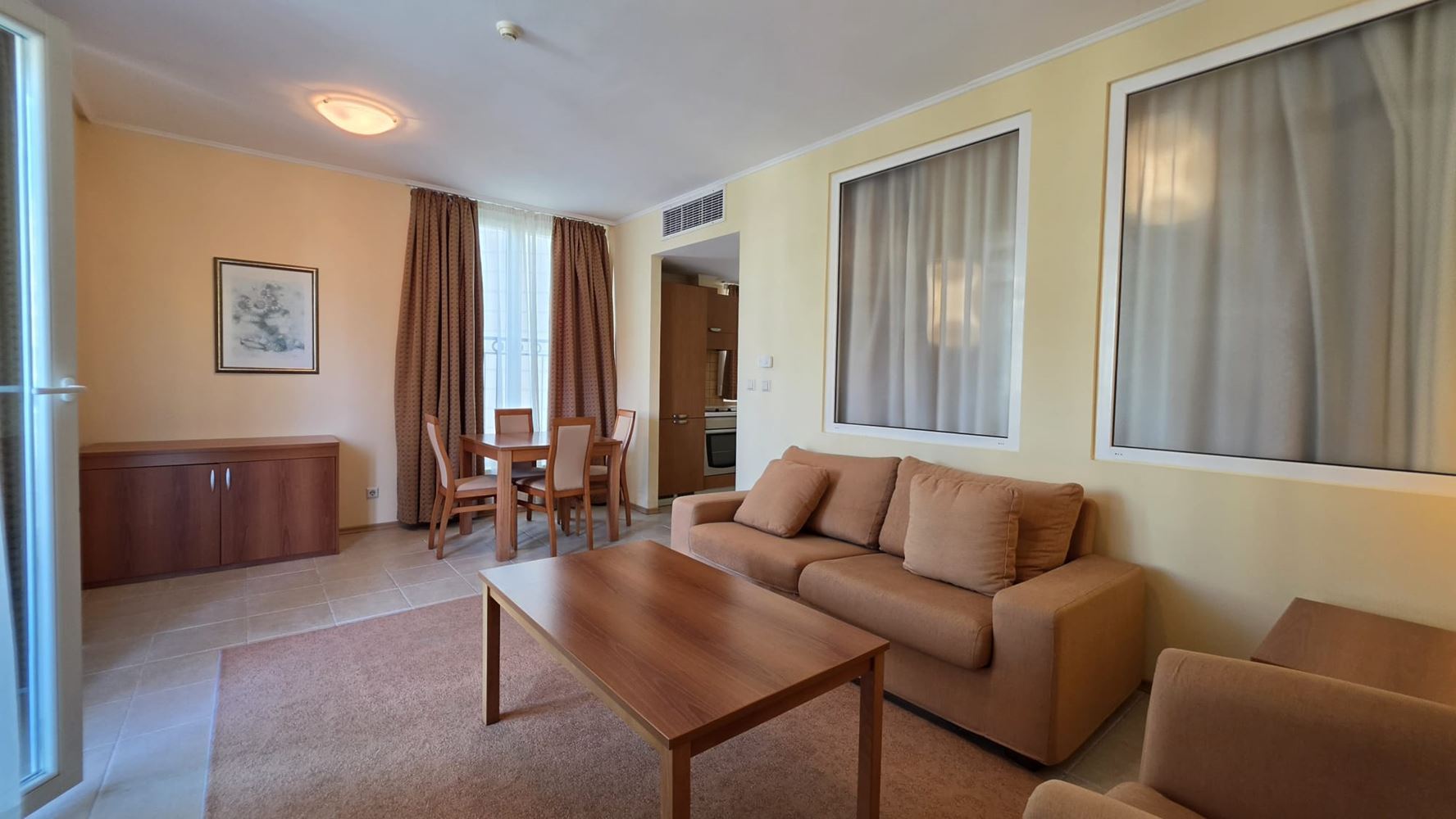 Geräumige 2-Zimmer-Wohnung mit einem Schlafzimmer in erster Meereslinie in Pomorie