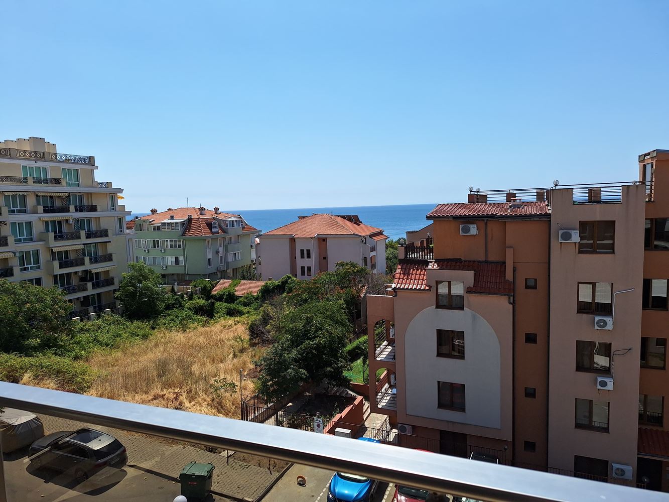 Geräumige 3-Zimmer-Wohnung mit Parkplatz nur 200 Meter vom Meer entfernt in Sveti Vlas