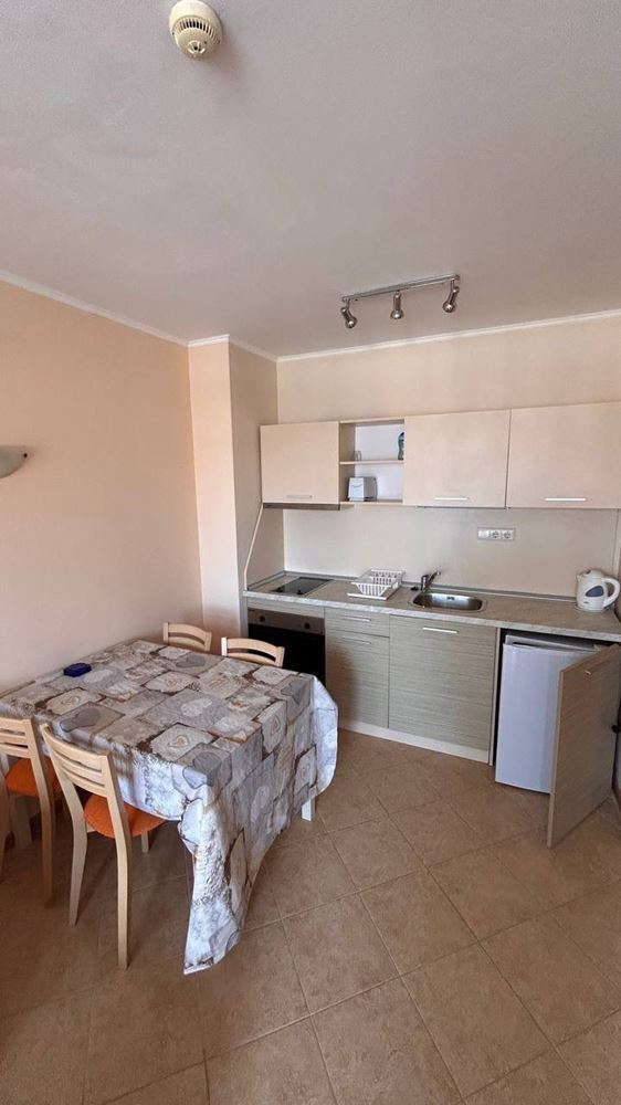 Panorama-2-Zimmer-Wohnung in einer Anlage mit Pools, SPA und einem riesigen grünen Garten in Sonnenstrand