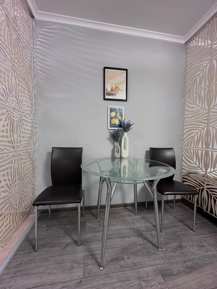 Zwei-Zimmer-Wohnung mit teilweisem Meerblick in Sveti Vlas – möbliert, nach Renovierung, in einer luxuriösen geschlossenen Anlage