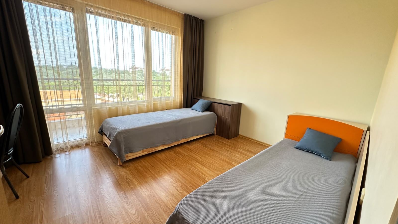 Helle Drei-Zimmer-Wohnung in ruhiger Lage in Nessebar mit niedriger Instandhaltungsgebühr