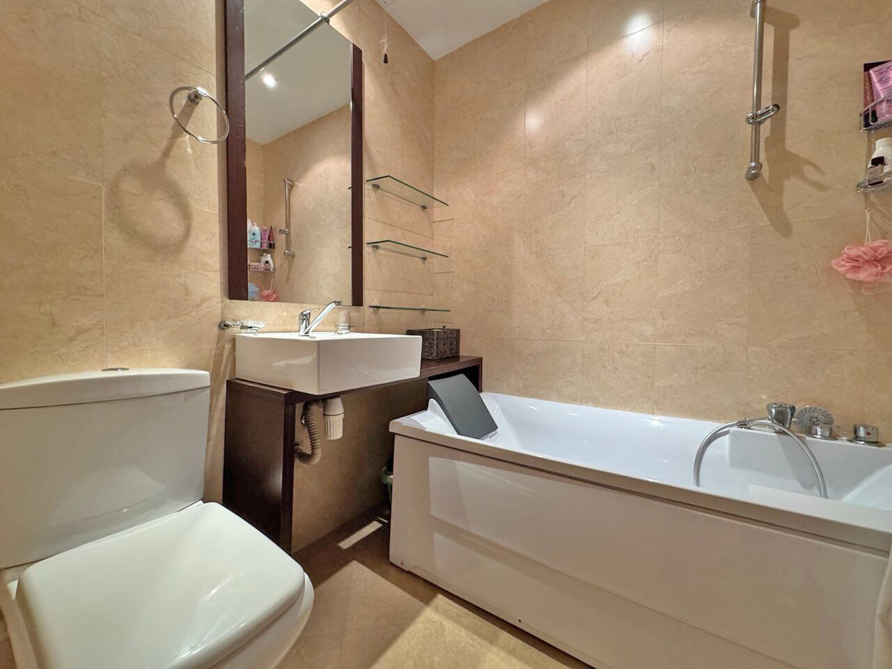 Elegante 2-Zimmer-Wohnung in erster Meereslinie in Sveti Vlas mit direktem Zugang zu Garten und Pool