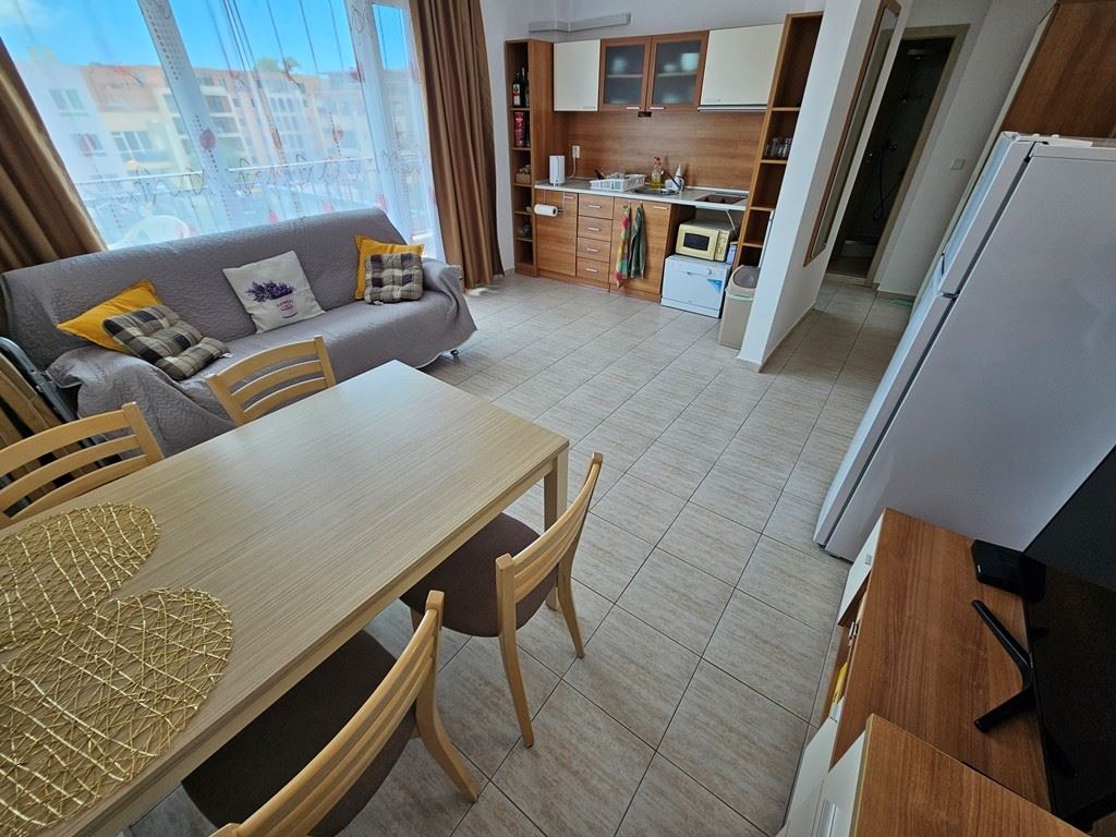 Exklusive 2-Zimmer-Wohnung mit Panoramablick auf den Pool in Sonnenstrand