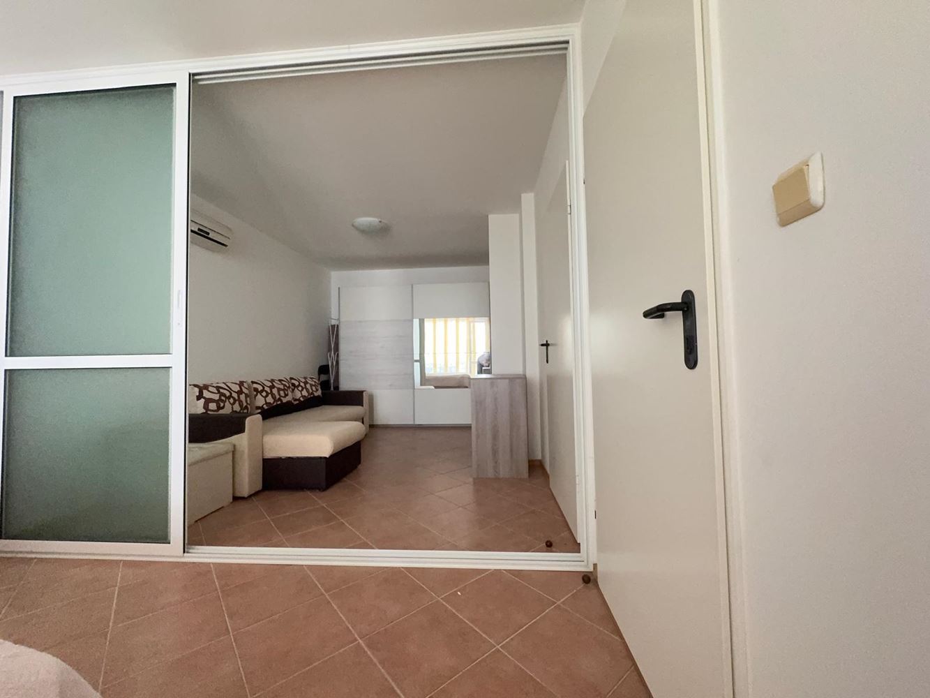 Geräumige Wohnung mit einem Schlafzimmer in Pomorie – mit großer Terrasse und ausgezeichnetem Investitionspotenzial