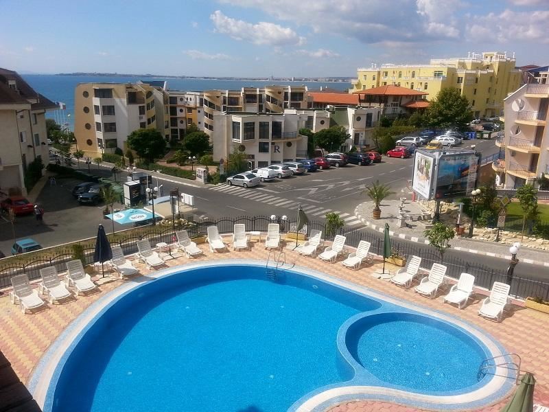 Geräumige Zweizimmerwohnung mit Meerblick nur eine Minute vom Strand entfernt in Sveti Vlas
