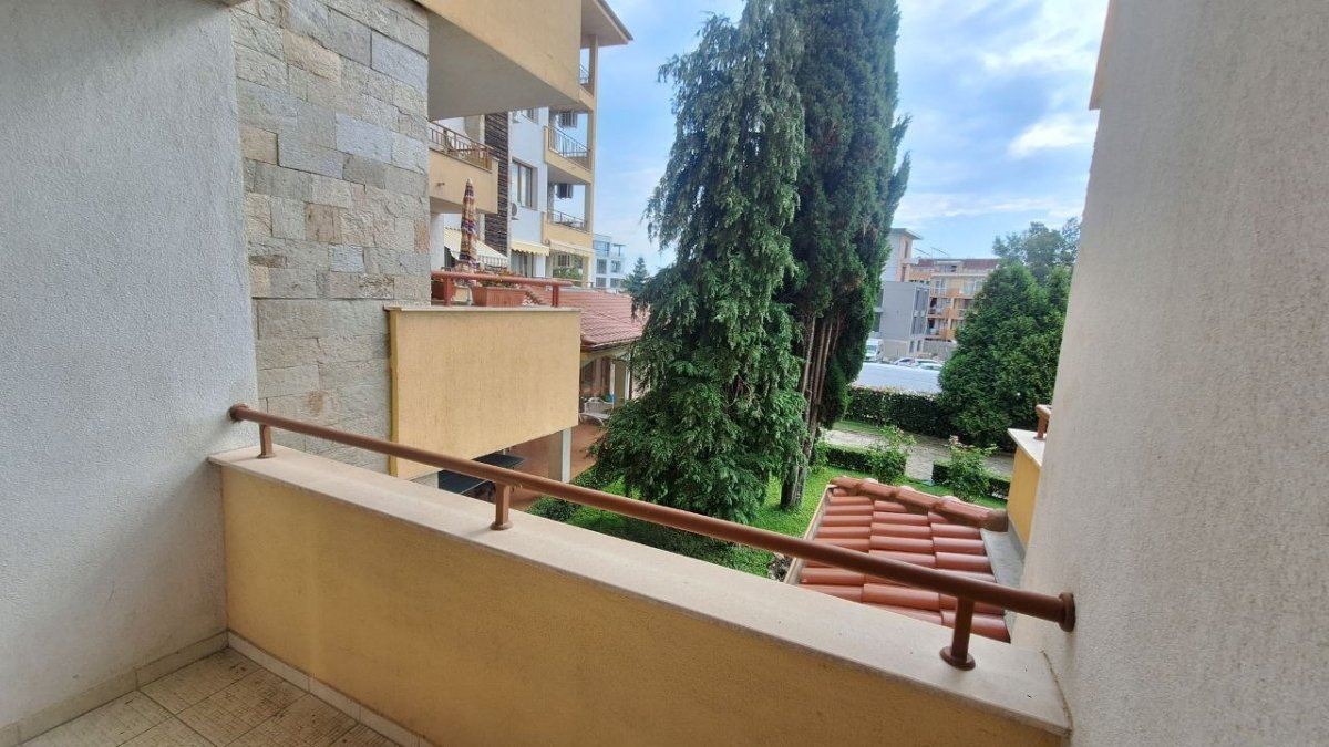 Geräumige Drei-Zimmer-Wohnung nur wenige Meter vom Strand entfernt in Ravda